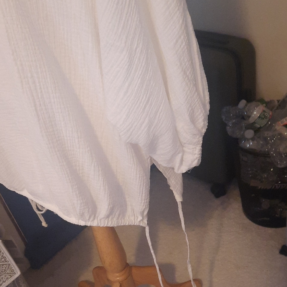 Simple Ivory Blouse with Drawstring Sleeves - Picture 3 of 6